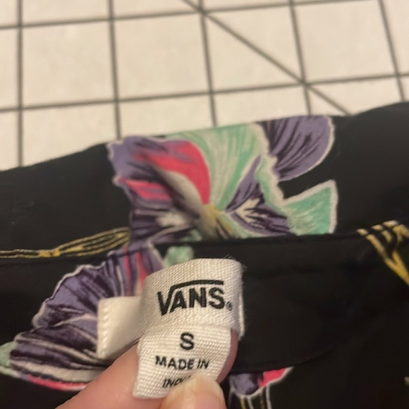 Vans shorts sleeve shirt dress, women’s size small, black floral button down - Picture 3 of 6